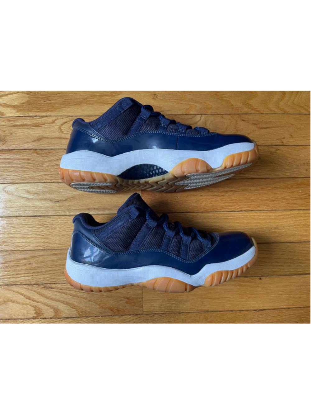 Men's Air Jordan 11 Retro Low ‘Navy Gum’ Sneakers Size 8.5 - Picture 4 of 8